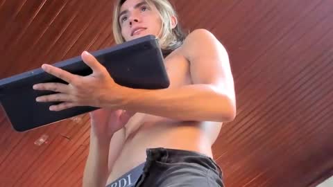 Snapshot of tayler_swift1 chatting on December 3, 11:33 am tayler_swift1 online show from December 3, 11:33 am