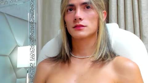 Snapshot of tayler_swift1 chatting on January 19, 6:42 am tayler_swift1 online show from January 19, 6:42 am