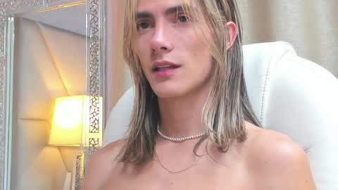 Snapshot of tayler_swift1 chatting on March 6, 1:05 am tayler_swift1 online show from March 6, 1:05 am