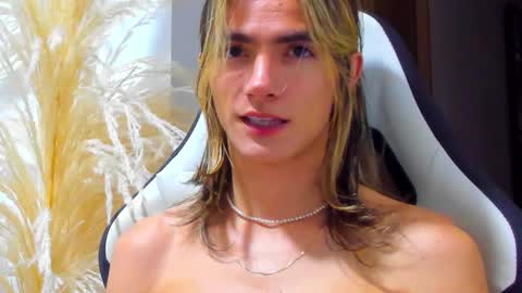 Snapshot of tayler_swift1 chatting on October 10, 8:13 am tayler_swift1 online show from October 10, 8:13 am