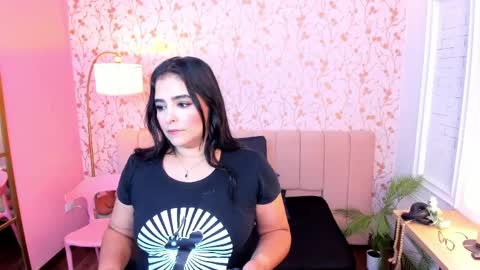 Snapshot of taylor_bennet chatting on June 5, 12:22 pm Taylor Bennet online show from June 5, 12:22 pm