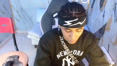 Snapshot of taylor_bigdick18 chatting on February 28, 12:22 am Taylor online show from February 28, 12:22 am