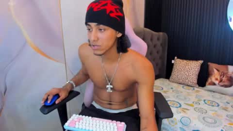 Taylor online show from April 16, 2:01 am