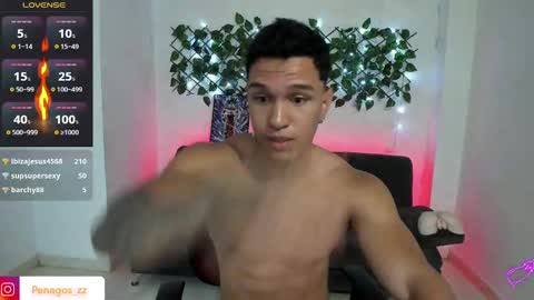 Snapshot of taylor_johnn chatting on December 7, 5:42 pm Penagos zz    online show from December 7, 5:42 pm