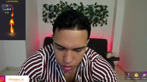 Snapshot of taylor_johnn chatting on December 8, 1:47 pm Penagos zz    online show from December 8, 1:47 pm