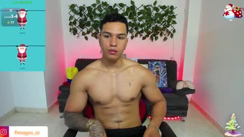 Snapshot of taylor_johnn chatting on December 24, 2:12 pm Penagos zz    online show from December 24, 2:12 pm