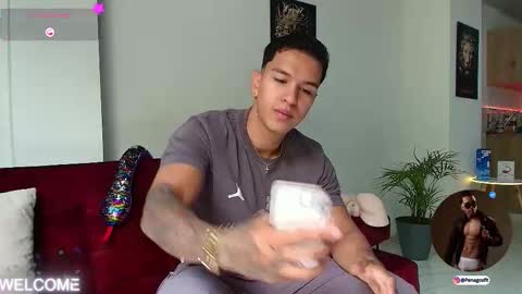 Snapshot of taylor_johnn chatting on September 21, 3:13 pm Penagos zz    online show from September 21, 3:13 pm