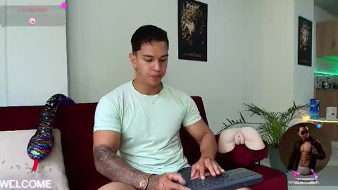 Snapshot of taylor_johnn chatting on September 26, 4:44 pm Penagos zz    online show from September 26, 4:44 pm