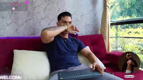 Snapshot of taylor_johnn chatting on October 2, 2:02 pm Penagos zz    online show from October 2, 2:02 pm