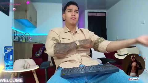 Snapshot of taylor_johnn chatting on October 5, 1:31 pm Penagos zz    online show from October 5, 1:31 pm