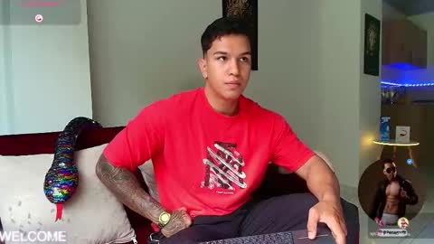 Snapshot of taylor_johnn chatting on October 17, 3:14 pm Penagos zz    online show from October 17, 3:14 pm