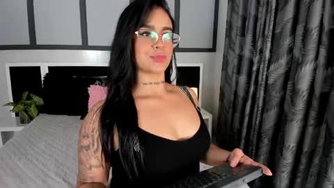 Snapshot of taylor_walton__ chatting on May 5, 10:56 am Vale online show from May 5, 10:56 am