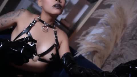 Taylor online show from October 25, 4:24 pm