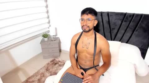 taylormaccurdy_ online show from October 9, 3:21 pm