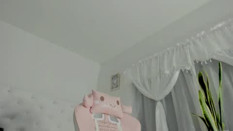 Angels independent model online show from May 5, 6:54 am
