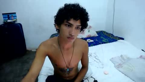 Snapshot of tayronx33 chatting on December 8, 4:04 am Tayron online show from December 8, 4:04 am