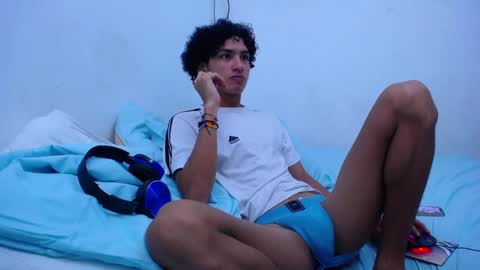 Snapshot of tayronx33 chatting on January 7, 2:51 pm Tayron online show from January 7, 2:51 pm