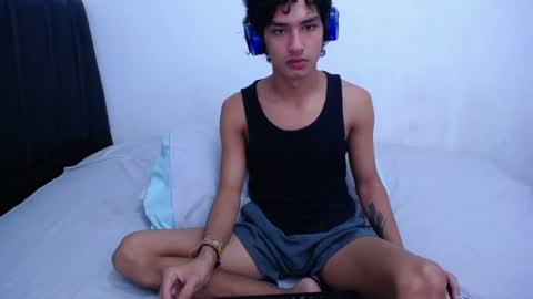 Snapshot of tayronx33 chatting on January 17, 12:10 am Tayron online show from January 17, 12:10 am