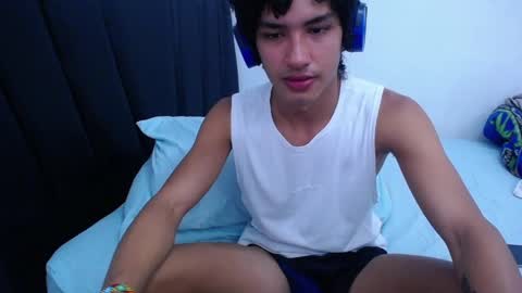 Snapshot of tayronx33 chatting on February 1, 12:29 am Tayron online show from February 1, 12:29 am