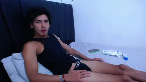 Snapshot of tayronx33 chatting on February 14, 3:15 pm Tayron online show from February 14, 3:15 pm