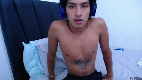 Snapshot of tayronx33 chatting on February 16, 7:05 pm Tayron online show from February 16, 7:05 pm