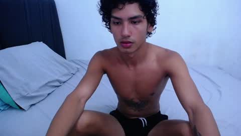 Snapshot of tayronx33 chatting on February 17, 12:21 am Tayron online show from February 17, 12:21 am