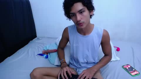 Snapshot of tayronx33 chatting on March 3, 5:39 pm Tayron online show from March 3, 5:39 pm