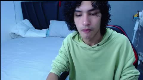 Snapshot of tayronx33 chatting on October 18, 4:30 pm Tayron online show from October 18, 4:30 pm