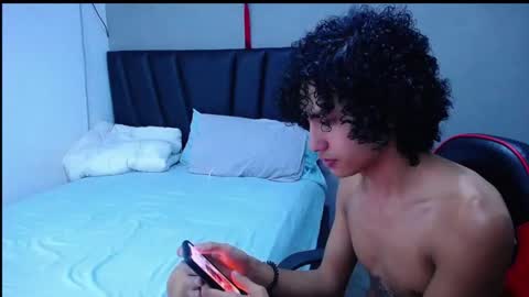 Snapshot of tayronx33 chatting on October 27, 6:45 pm Tayron online show from October 27, 6:45 pm