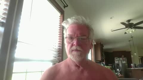 Snapshot of tc5350ranch chatting on June 6, 1:27 pm ybnorml online show from June 6, 1:27 pm