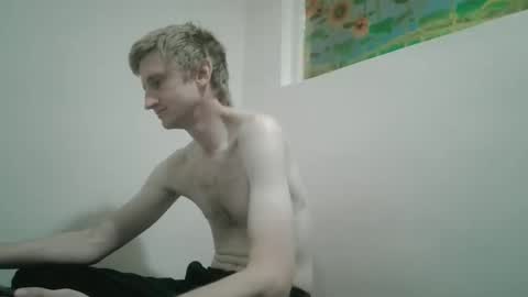 Snapshot of tcute0 chatting on April 27, 9:46 pm tcute0 online show from April 27, 9:46 pm