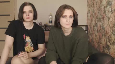 Snapshot of tearjuly chatting on April 6, 10:49 am July online show from April 6, 10:49 am