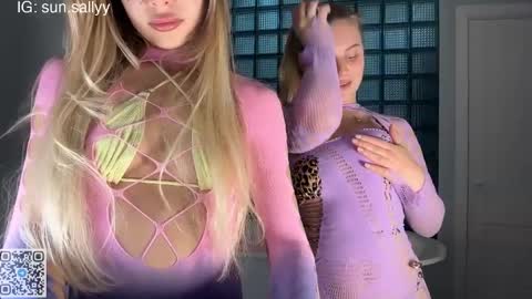 Snapshot of teasekiss chatting on April 8, 5:57 pm Sally and Sandy online show from April 8, 5:57 pm