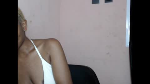 Snapshot of teasexkitty chatting on June 11, 12:32 am teasexkitty online show from June 11, 12:32 am