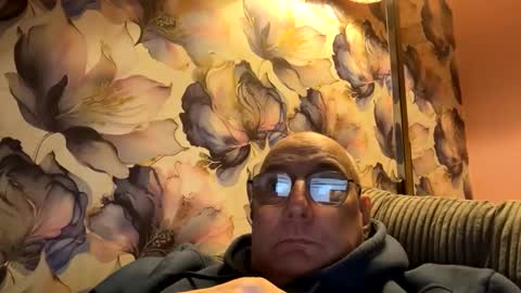 Mark online show from October 5, 7:01 pm