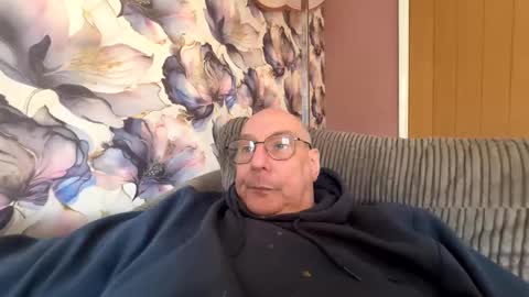 Snapshot of tebb61 chatting on February 22, 2:04 pm Mark online show from February 22, 2:04 pm