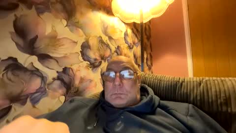 Snapshot of tebb61 chatting on February 25, 8:18 pm Mark online show from February 25, 8:18 pm