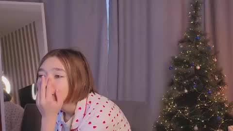 all me precious   online show from December 17, 5:35 am