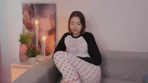 all me precious   online show from February 5, 5:34 am