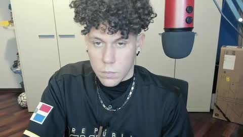 Snapshot of tedhmicro25 chatting on February 14, 10:25 pm tedhmicro25 online show from February 14, 10:25 pm