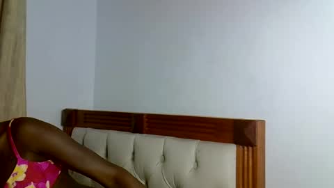 Snapshot of tee_01 chatting on February 14, 1:19 pm Nicole online show from February 14, 1:19 pm