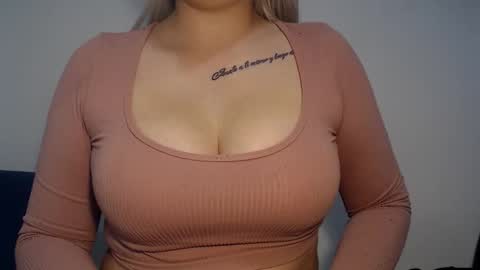 Snapshot of teeyara_ chatting on October 18, 9:26 pm Teeyara  online show from October 18, 9:26 pm