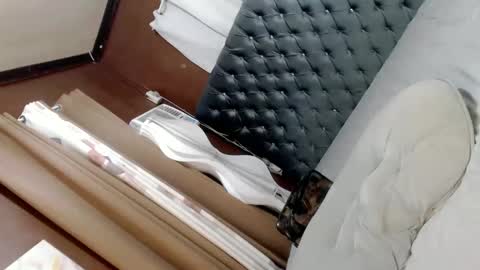 EVA GLASSCOTT online show from December 3, 10:40 pm