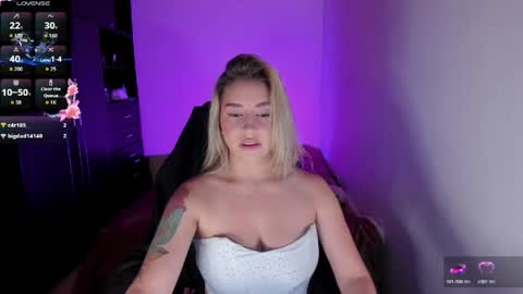 Snapshot of temptationsweet__ chatting on May 14, 1:29 pm Sara online show from May 14, 1:29 pm