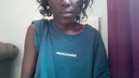 Snapshot of temptiebony69 chatting on October 1, 9:15 am temptiebony69 online show from October 1, 9:15 am