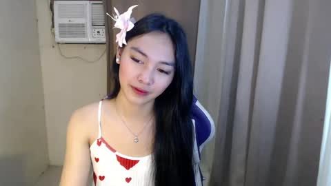 Snapshot of temptmebabyx chatting on July 19, 9:24 am YOGIRL MAXINE online show from July 19, 9:24 am