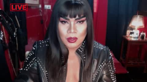 Snapshot of temptress_cocoxxx chatting on December 5, 11:18 pm Mistress Coco online show from December 5, 11:18 pm