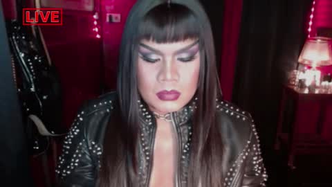 Snapshot of temptress_cocoxxx chatting on December 27, 9:32 pm Mistress Coco online show from December 27, 9:32 pm