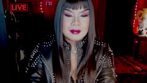 Snapshot of temptress_cocoxxx chatting on March 4, 5:32 am Mistress Coco online show from March 4, 5:32 am