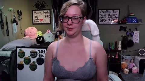 Pixie and Tentacle Overlord online show from March 10, 10:13 pm